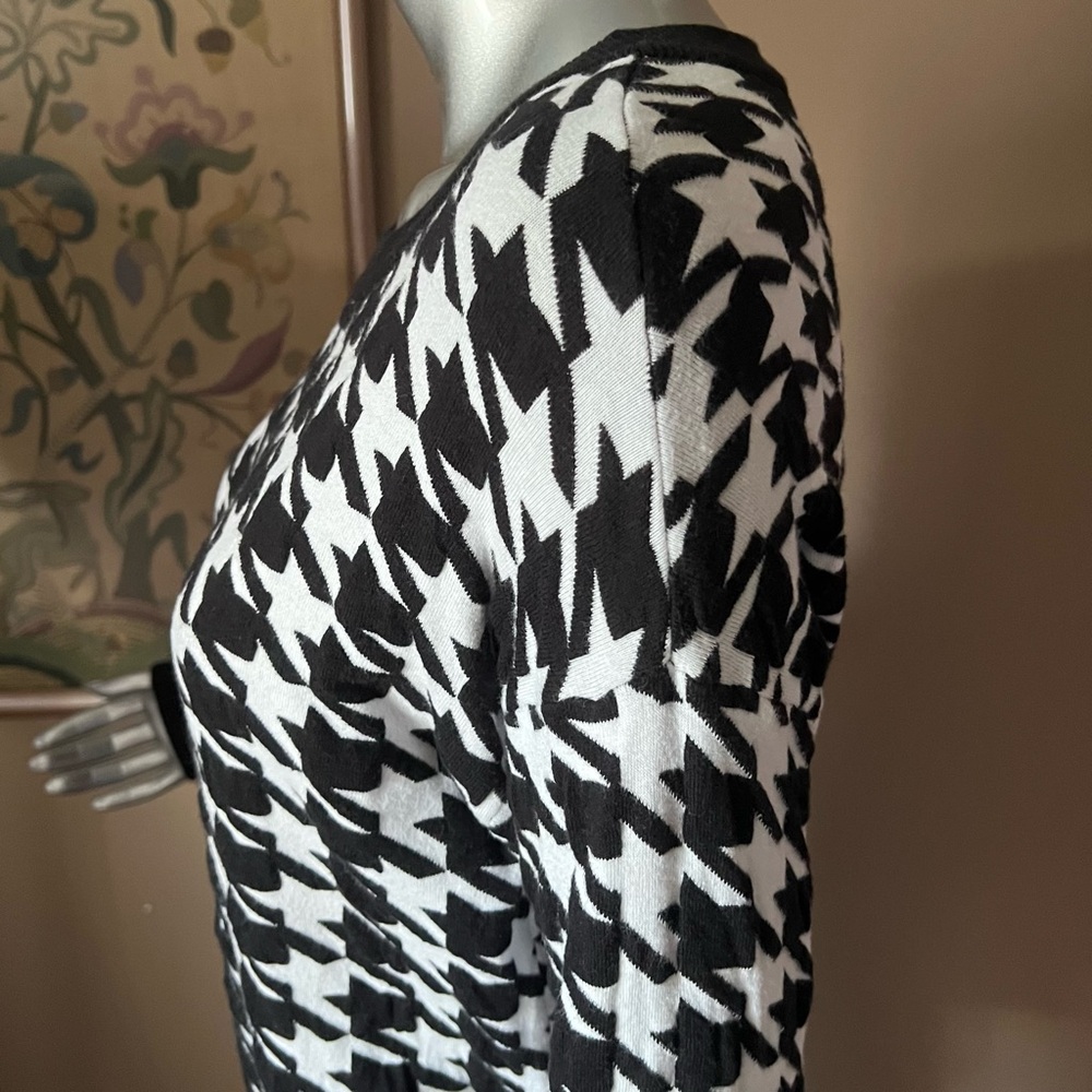 Dex 1963 Women’s XS Black & White, Blue Detail Houndstooth Round Neck Sweater - Picture 9 of 14